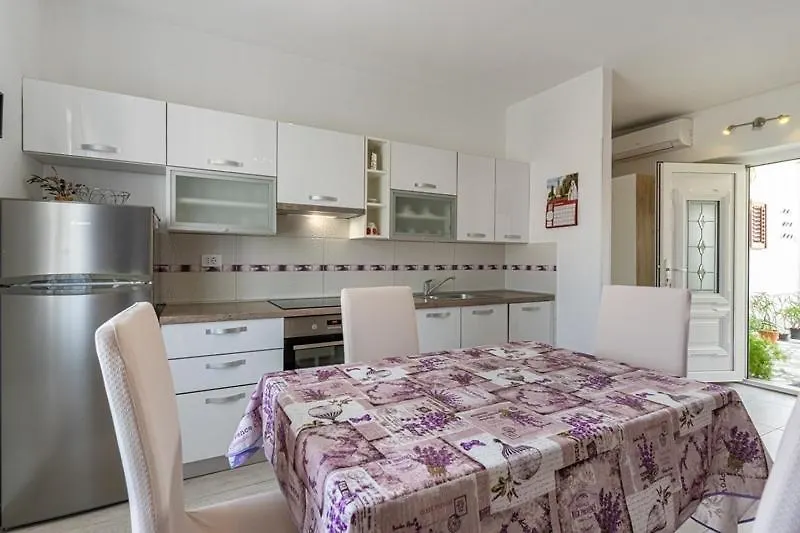 Studio Apartment In Cres With Terrace, Air Condition, Wifi, 5206-2